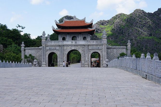 Hoa Lu -Tam Coc - Mua Cave Full Day Trip with Limousine Bus - Should You Book This Hoa Lu, Tam Coc, and Mua Cave Full-Day Trip?