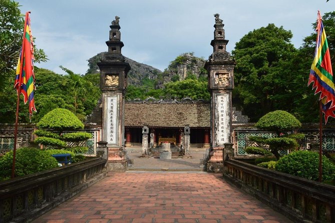 Hoa Lu - Tam Coc - Mua Cave Luxury Day Tour - Limousine Bus Transfer - The one consideration: those steps at Mua Cave