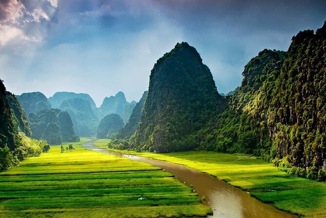 Hoa Lu, Tam Coc, Mua Cave Via Bike & Boat - Top Rated Tours 1 Day - Hoa Lu temples and the village bike loop near the ancient capital