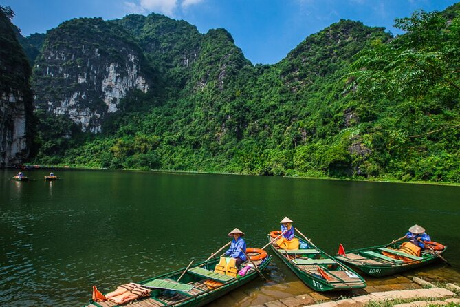 Hoa Lu, Tam Coc, Mua Cave Via Bike & Boat - Top Rated Tours 1 Day - Lunch that’s actually worth it: a 25-item buffet in Ninh Binh
