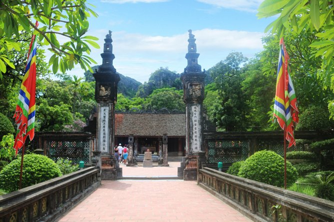 Hoa Lu - Tam Coc - Ninh Binh Day Tour: Biking, Visit Local Family - Hoa Lu Ancient Capital: King Dinh and a Focused History Stop