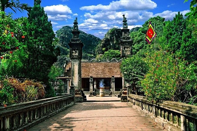 Hoa Lu Tamcoc 1 day trip - Stop 1: Hoa Lu temples of the Dinh & Le dynasties
