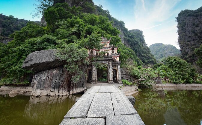 Hoa Lu Temple, Trang An boat trip & Mua Cave Mountain day trip - best selling - Key things to know before you go
