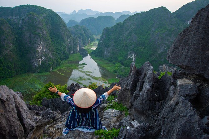 Hoa Lu Trang An and Mua Cave by Limousine from Hanoi - Lunch break in Ninh Binh: included, local, and easy on decision fatigue