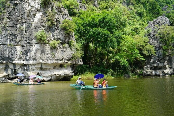 Hoa Lu - trang an - mua cave 1 day buffet luch - One Day in Ninh Bình: Why This Combo Works