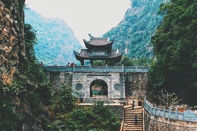 Hoa Lu – Trang An – Mua Cave Fullday Tour - Buffet lunch in Ninh Binh: what you’re likely to get