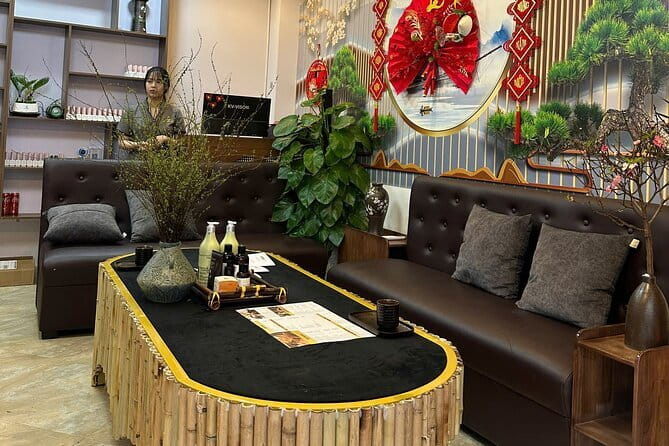 Hoang Spa Nourishing Shampoo & Head Shoulders Face Massage - Hanoi’s Old Square, But Make It Quiet