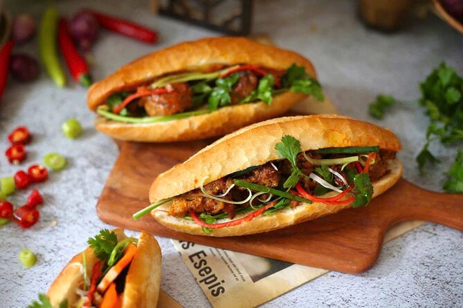(HOT) Hanoi Guided Street Food and Train Street Tour with Local - Stop 1: Hanoi Train Street where the tracks cut the block