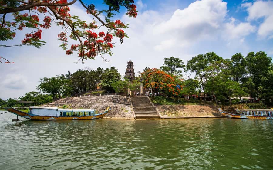 Hue: Royal Tombs & Imperial City Tour by Private Car - Emperor tombs: what changes between Khai Dinh, Minh Mang, and Tu Duc