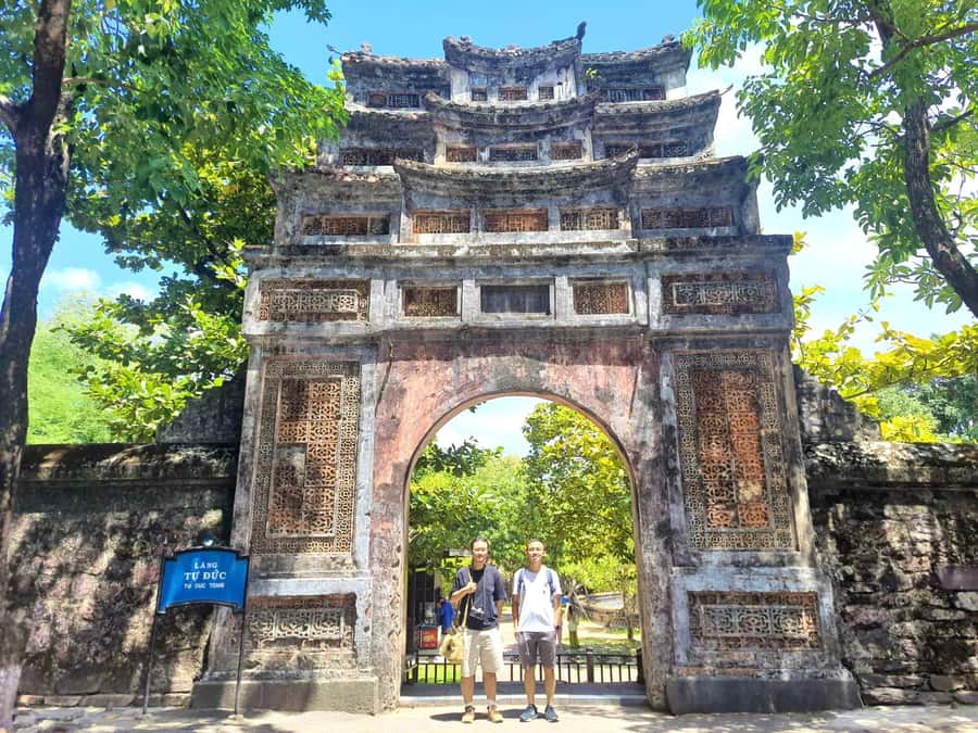 Hue: Royal Tombs & Imperial City Tour by Private Car - Thuy Tien Lake: the abandoned water park detour
