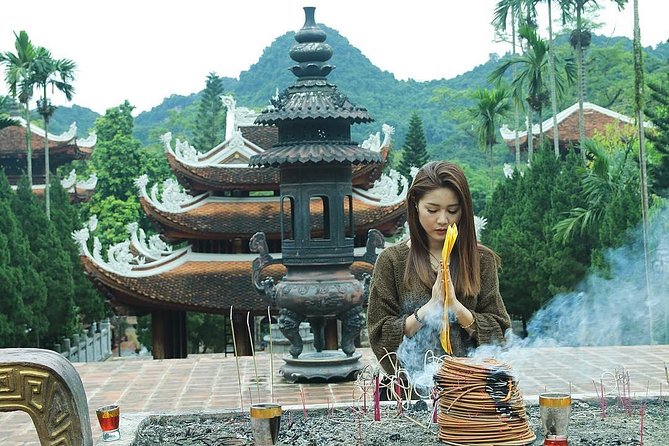 Huong Pagoda 1 Day Daily Tour - Getting to Perfume Pagoda: Hanoi pickup and a calm start south