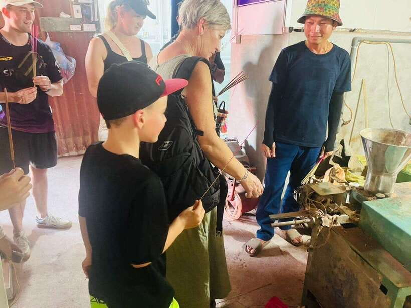 Incense, Hat Villages Tour/Traditional Crafts with Options - Van Phuc silk village: 1,000 years of weaving in plain sight