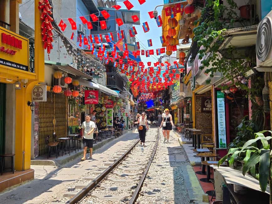 Incense Village & Hanoi Tour With Train Street - Small Group - Lunch at Train Street: Bun Cha/Banh My Plus the Egg Coffee Stop