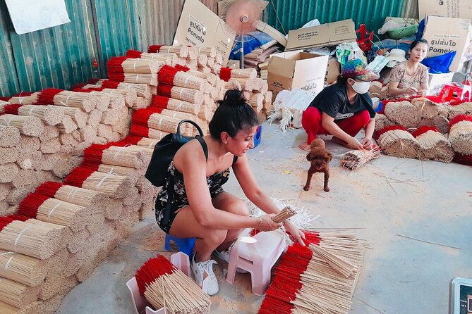 Incense Village, Hat & Lacquer Artisanal Tour Options From Hanoi - Stop 1: Chuong Village conical hats you can actually make