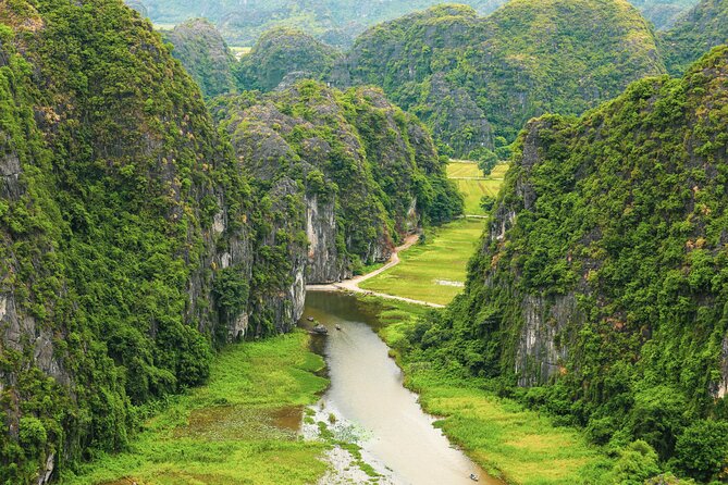 Incense Village Private Tour from Hanoi to Ninh Binh Old Capital - Tam Cốc – Bích Động by boat: caves, paddlers, and the Halong-on-land vibe