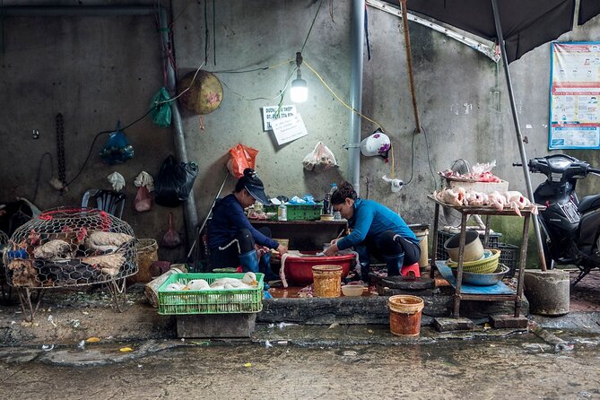 Into the Thieves Market Hanoi Photo Tour - Gear and settings: what to tweak for Thieves Market Hanoi light