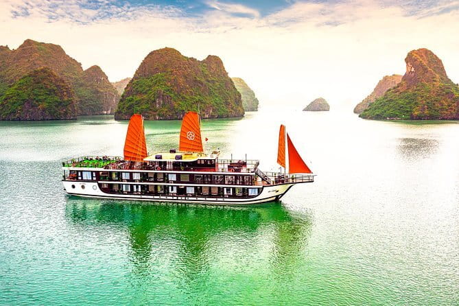 Lan Ha Bay 2 days tour with 3-star cruise - Sunrise breakfast and the floating-house fishing morning