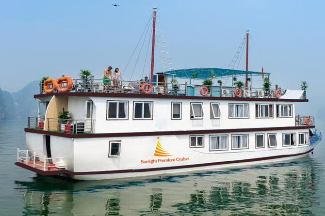 Lan Ha bay Boutique Cruise 2D/1N Tour: Kayaking & swimming at pristine places - Entering Lan Ha Bay on a modernized wooden boat