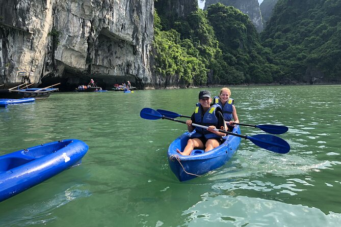 Lan Ha Bay Full Day With Cave, Kayaking And Swimming - Trung Trang Cave on Cat Ba: stalactites you’ll actually notice