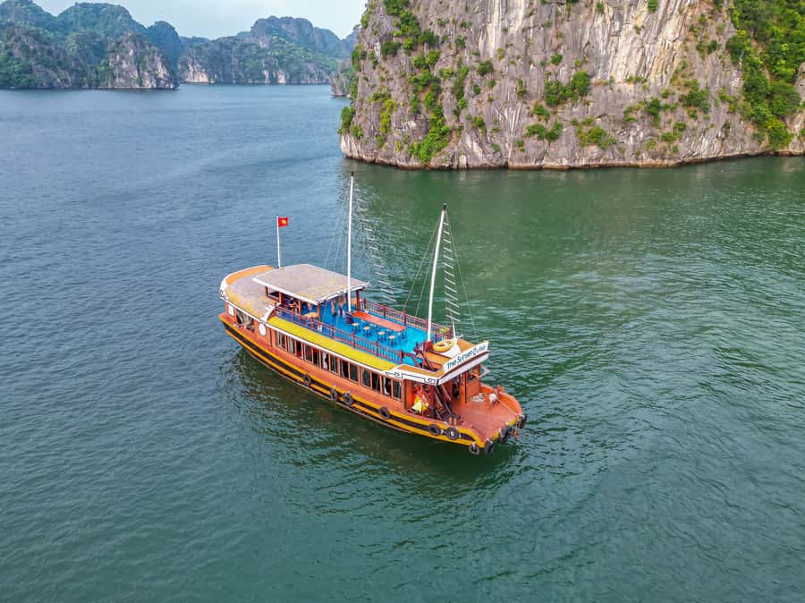 Lan Ha Bay - Kayaking 1 Day on cruise - From Cat Ba pickup to Lan Ha Bay cruise: the morning flow