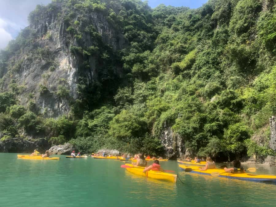 Lan Ha Bay - Kayaking 1 Day on cruise - Cai Beo fishing village and the karst shapes game