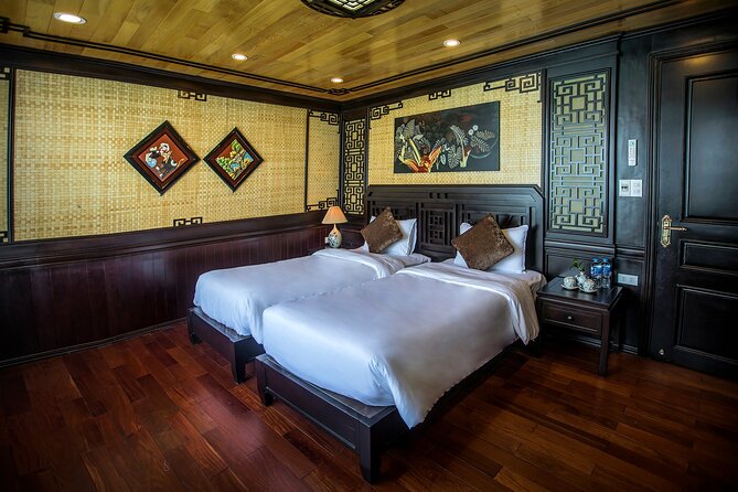 Lan Ha boutique & budget cruise 2D/1N: kayaking, swimming at pristine bay & meal - Kayaking and Swimming in Quiet Bays