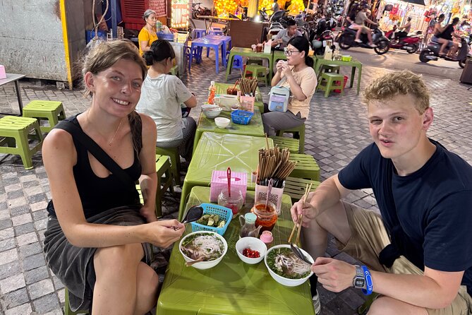 Layla HaNoi food tour - Meeting Layla on Hàng Buồm: pickup, private group, and where to stand