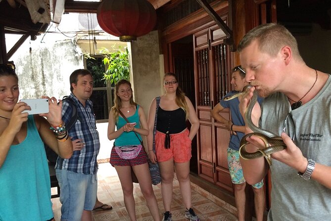 Le Mat Snake Village Tour With Snake Tasting - Getting to Le Mat: what to expect on the way