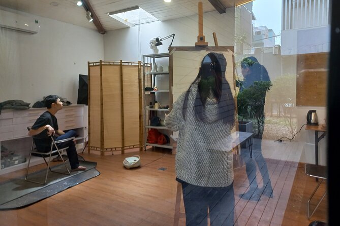 Life Drawing Class - Art Workshop at Art Tutor Hanoi - Supplies included, so you can focus on drawing