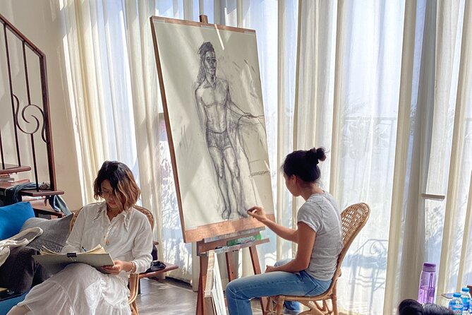 Life Drawing Class - Art Workshop at Art Tutor Hanoi - The instructor style: friendly, frequent, and genuinely helpful