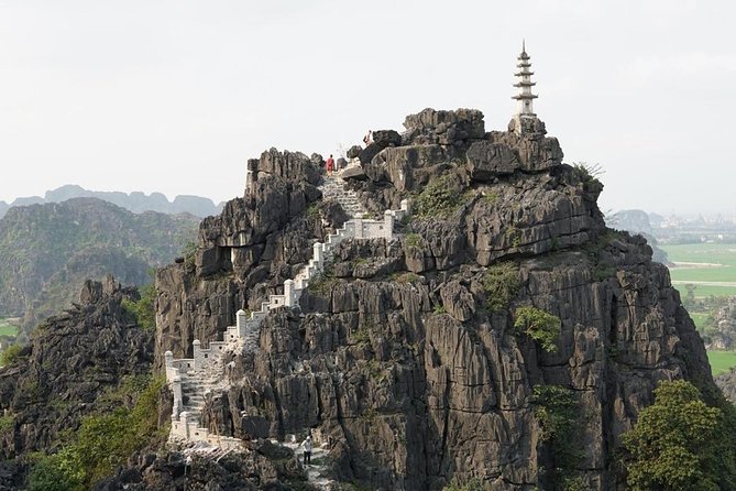Luxury Bai Dinh Pagoda ,Trang An Boat Trip & Mua Cave 1 Day Trip - Mua Cave (Dancing Cave): the climb that earns the view