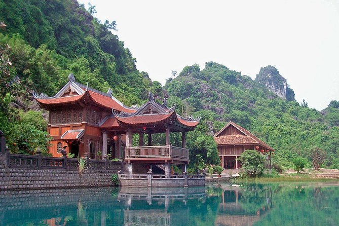 Luxury Bai Dinh - Trang An - Mua Cave with Buffet Lunch - Mua Cave: the 486 steps and the view over Tam Coc