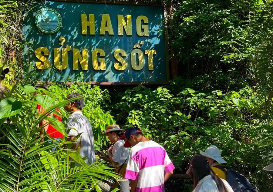 Luxury Ha Long Symphony Day Cruise With Lunch, Cave & Island - Jacuzzi, swimming, and the little comfort upgrades