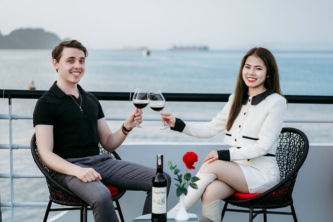 LUXURY Halong Bay Cruise 5 Stars Full Day Tour with Buffet Lunch - Lunch on the cruise: 20+ dishes and how to actually use that time