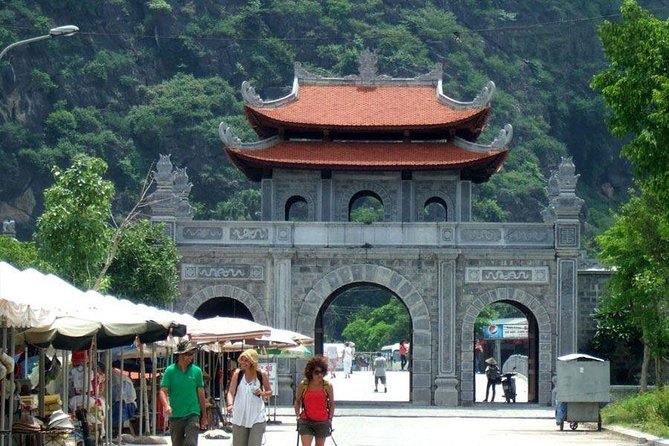 Luxury Hoa Lu - Tam Coc 1 Day Tour From Hanoi - By Limousine & Small Group - Hoa Lư Ancient Capital: Dinh, Le, and Ly on Site