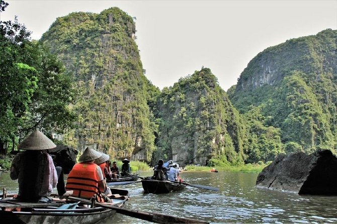 Luxury Hoa Lu - Tam Coc - Mua Cave 1 Day Tour - By Limousine & Small Group - Stop 1: Hoa Lư Ancient Capital (968–1010) in the late morning
