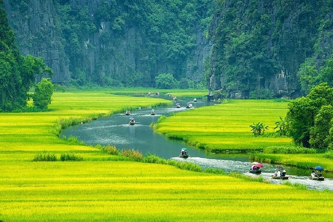 Luxury Hoa Lu - Tam Coc - Mua Cave 1 Day Tour - By Limousine & Small Group - Stop 2 at 13:00: Tam Coc on a bamboo boat for 1.5 hours