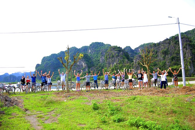 Luxury Hoa Lu Tam Coc Mua Cave 1 Day With Limousine Bus And Lunch - Lunch and tea break: simple, included, and timed for a long day