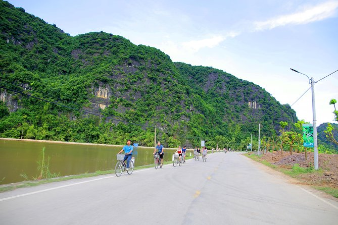 Luxury Hoa Lu Tam Coc Mua Cave Amazing View 1 Day Tour - Mua Cave: the 500 stone steps and the view reward