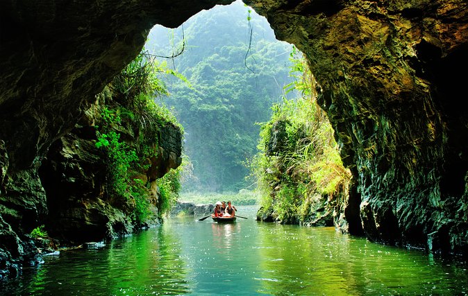 Luxury Hoa Lu Trang An Mua Cave Amazing View - Small Group Tour - Limousine Bus - Hoa Lu: Ancient Capital Temples (Dinh & Le) Without the Museum Feel