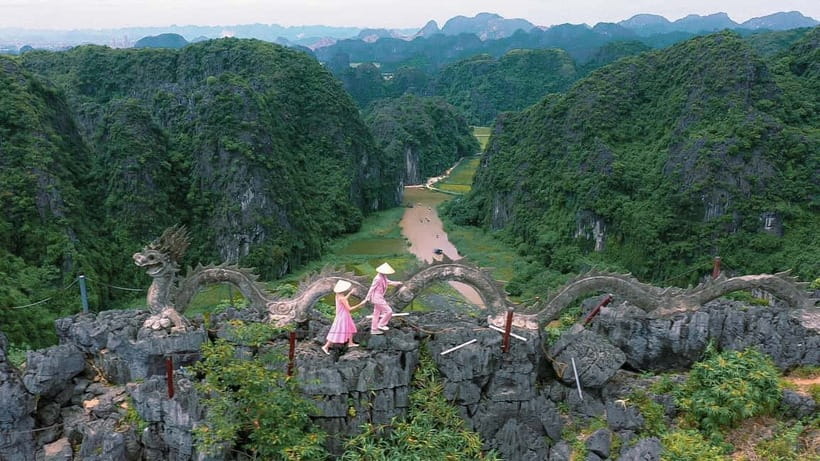 Luxury Limousine Tour: Hoa Lu, Trang An/Tam Coc & Mua Cave - From Hanoi to Ninh Binh in an air-conditioned limousine