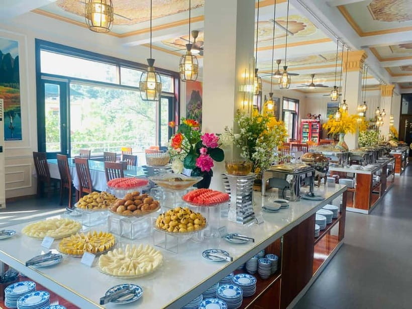 Luxury Limousine Tour: Hoa Lu, Trang An/Tam Coc & Mua Cave - Lunch in Ninh Binh: local Vietnamese food, with a note on consistency