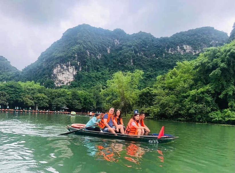 Luxury Limousine Tour: Hoa Lu, Trang An/Tam Coc & Mua Cave - Bikes, villages, and time-off options when you want them