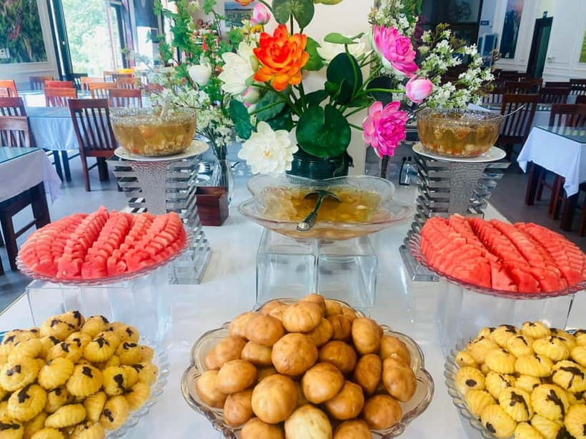 Luxury Limousine Tour: Hoa Lu, Trang An/Tam Coc & Mua Cave - Guides that make the day feel smooth (and fun)