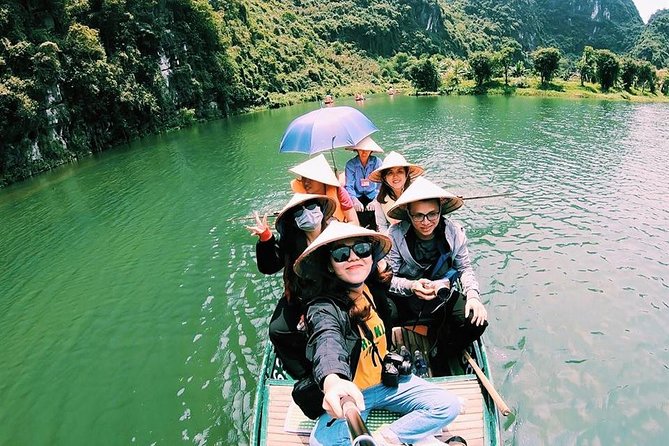 Luxury Ninh Binh Tour to Tam Coc, Mua Cave, Bich Dong Pagoda - Stop 2: Vietnamese Lunch Break That Actually Helps You Enjoy the Day