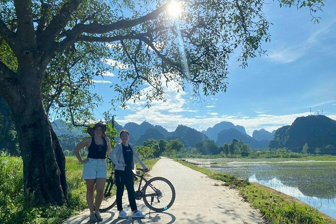 Luxury Small Group Tour in Tam Coc, Mua Cave, Bich Dong Pagoda - Tam Coc caves by sampan boat: the classic part, done with structure