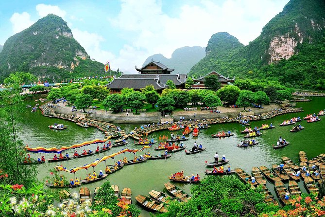 Luxury Trang An - Bai Dinh -Mua Cave/ Limousine Car/ Full service - Mua Cave and the 500 steps: Tam Coc and the Ngo Dong river from above