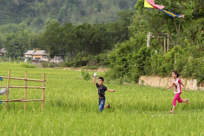 Mai Chau Nature and Village Private Day Tour - Thung Khe Pass: the photo stop that sets the mood