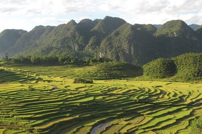 Mai Chau - Pu Luong trekking 3 days 2 nights - Day 1: Bản Poom Coọng to Pu Luong Nature Reserve, then stilt-house dinner