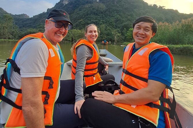 Majestic Ninh Binh Discovery: Mua Cave & Tam Coc private tour - Quick Hits: What Makes This Ninh Binh Day Trip Work